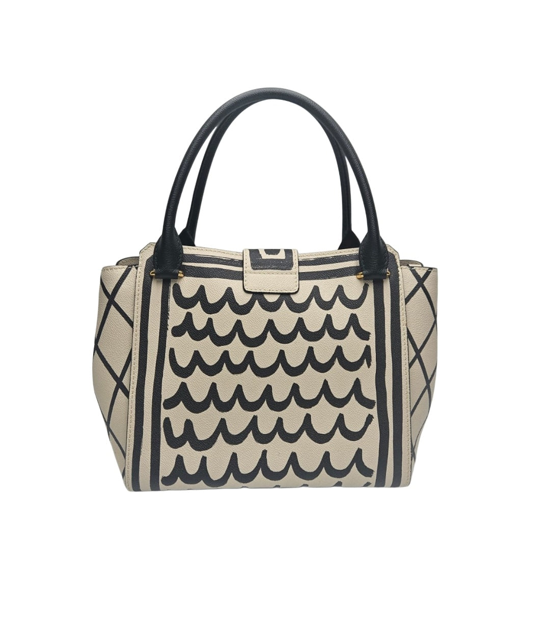 Burberry soft grain medium deals buckle tote