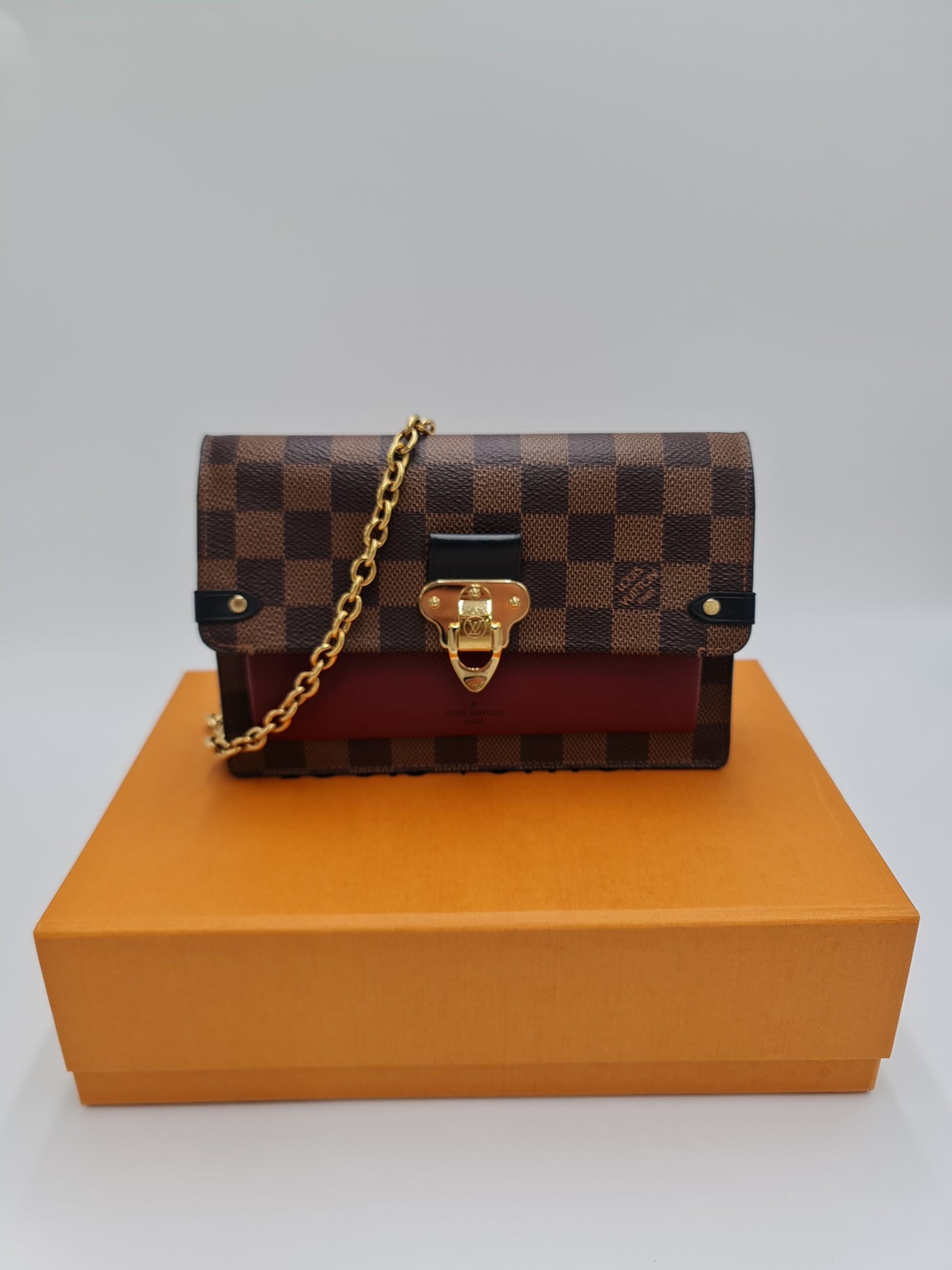 Shop Louis Vuitton Vavin chain wallet (PORTEFEUILLE CHAINE VAVIN