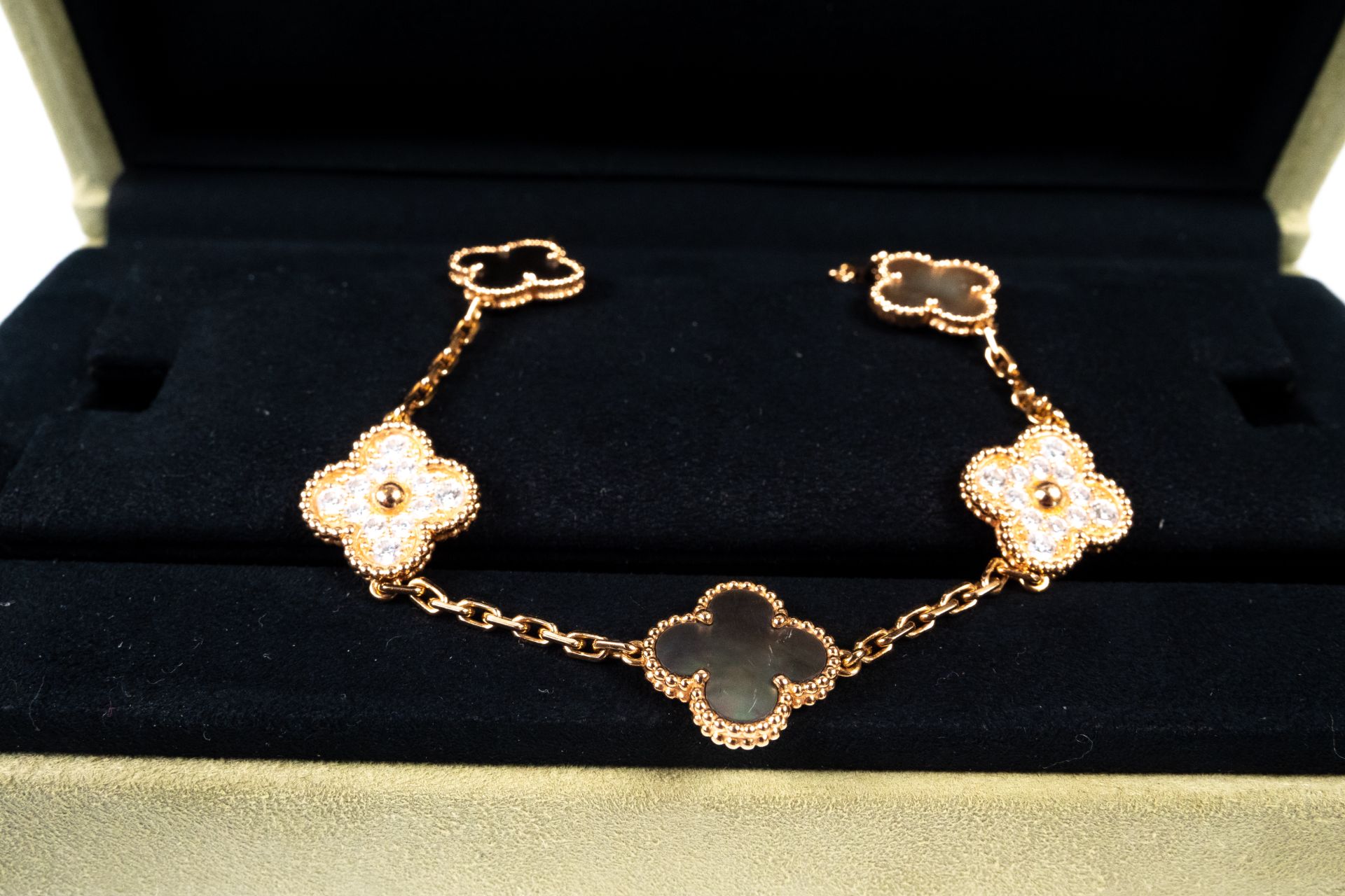 Vintage Alhambra bracelet, 5 motifs 18K yellow gold, Diamond- Van Cleef &  Arpels